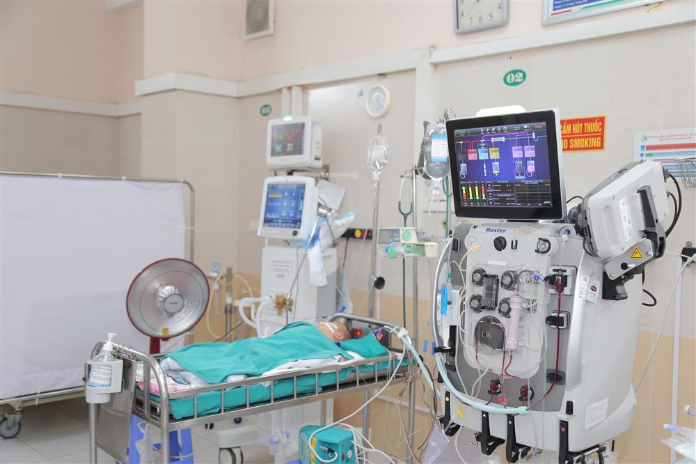 BÉ TRAI NGƯỜI MÔNG HỒI SINH KỲ DIỆU SAU SỐC NHIỄM KHUẨN NGUY KỊCH NHỜ KỸ THUẬT LỌC MÁU LIÊN TỤC